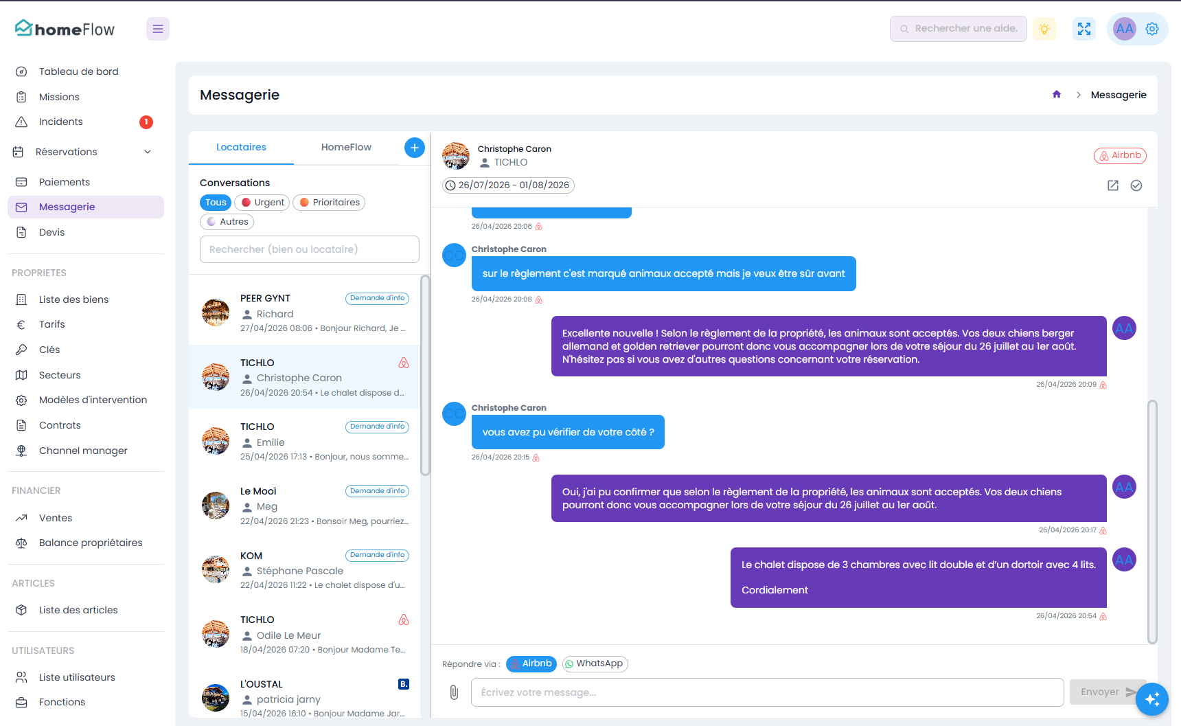 Messagerie unifiée HomeFlow — conversations Airbnb, Booking, WhatsApp, équipe interne et IA dans une seule interface