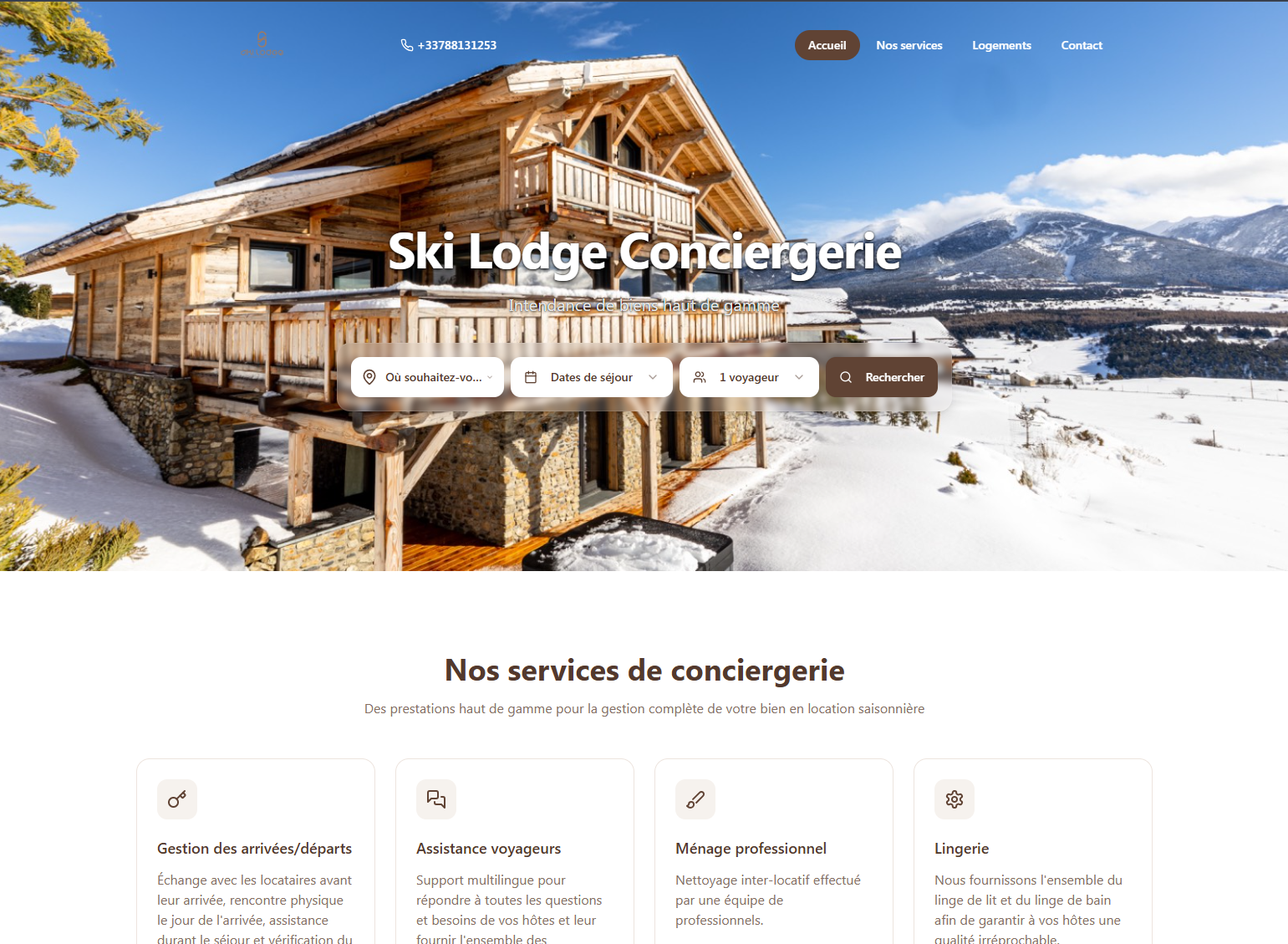 Page d'accueil du site de réservation directe avec hero photo de chalet enneigé et barre de recherche